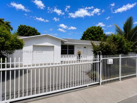 19727 SW 118th Pl, Miami FL - photo 11 of 18