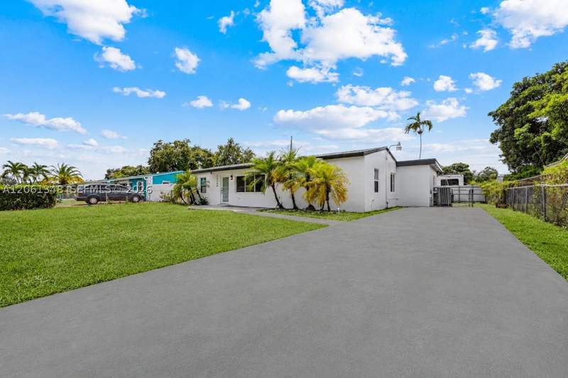 5 bedroom SingleFamilyResidence at 16100 NW 28th Ct, Golden Highlands Est, Miami Gardens — photo 4