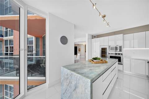 300 S Pointe Dr 2104, Miami Beach FL - photo 9 of 53