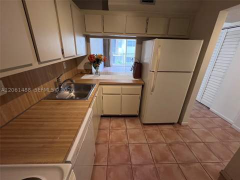 1665 Bay Rd 416, Miami Beach FL - photo 17 of 37