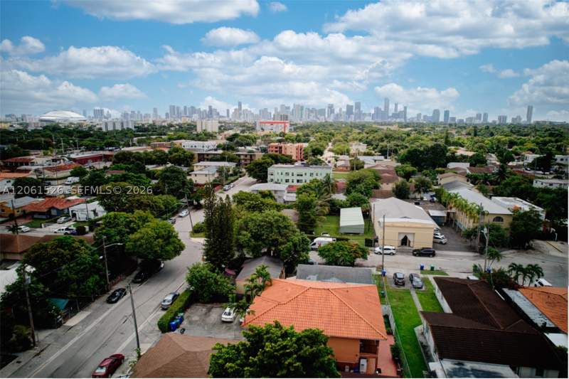 5 bedroom SingleFamilyResidence at 2550-2552 SW 10 St, Hazel Park, Miami — photo 4