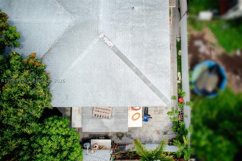 5 bedroom SingleFamilyResidence at 2550-2552 SW 10 St, Hazel Park, Miami — photo 5