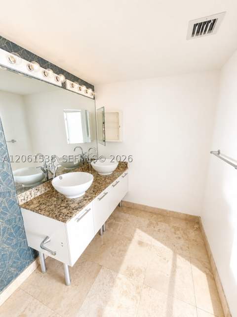 41 SE 5th St 1415, Miami FL - photo 13 of 16