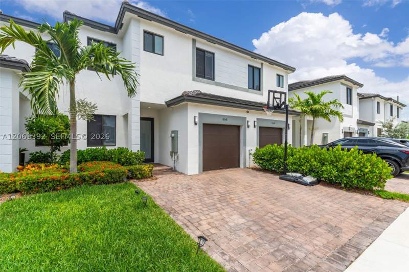 3 bedroom Townhouse at 13648 SW 157th Ct 13648, Century Gardens South, Miami — photo 2
