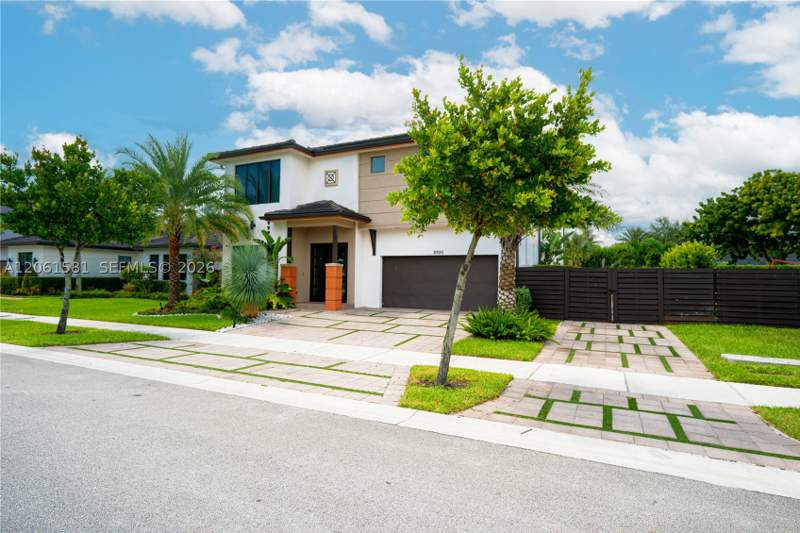 5 bedroom SingleFamilyResidence at 8995 NW 161st Ter, Dunnwoody Lake, Miami Lakes — photo 2