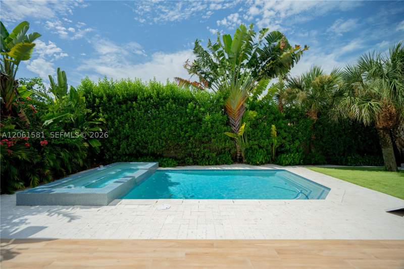 5 bedroom SingleFamilyResidence at 8995 NW 161st Ter, Dunnwoody Lake, Miami Lakes — photo 4