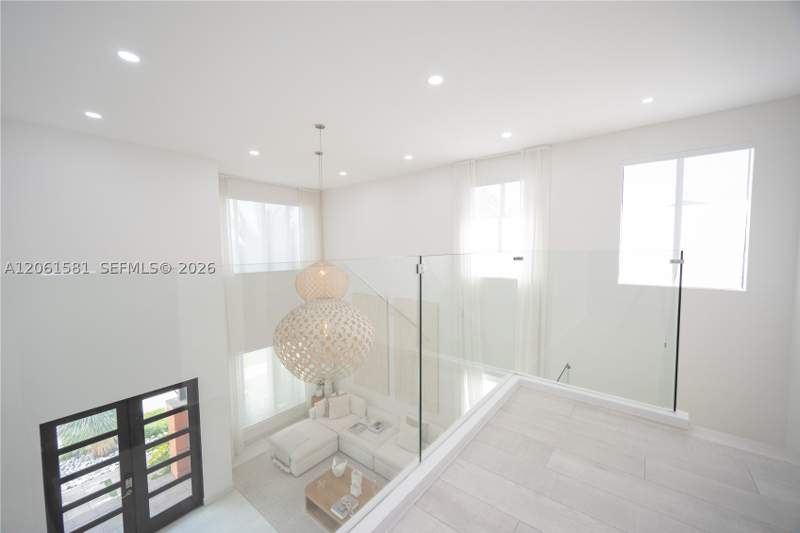 5 bedroom SingleFamilyResidence at 8995 NW 161st Ter, Dunnwoody Lake, Miami Lakes — photo 5