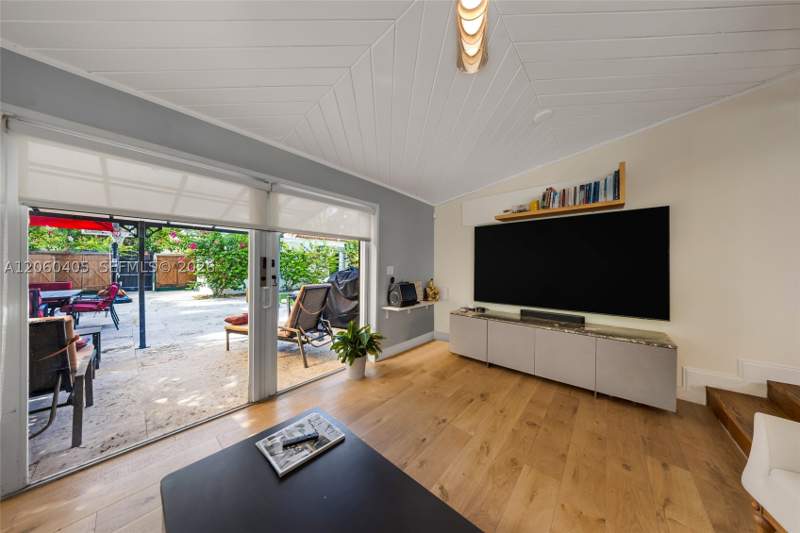 4 bedroom SingleFamilyResidence at 1324 Normandy Dr, Oceanside Sec Isle Of Nor, Miami Beach — photo 3