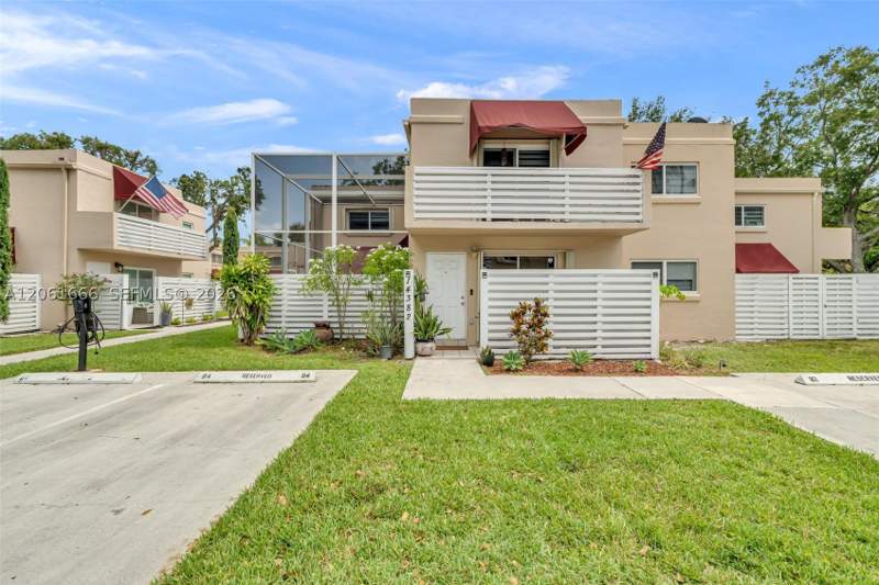 3 bedroom Townhouse at 14382 SW 97th Ter, Kendall Center, Miami — photo 2