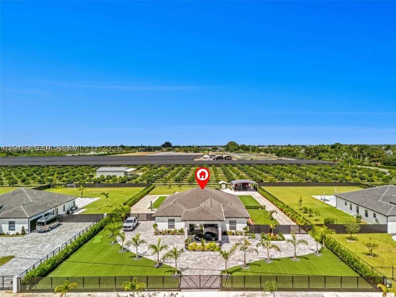 5 bedroom SingleFamilyResidence at 18261 SW 224th St, Bonita Grove, Miami — photo 4