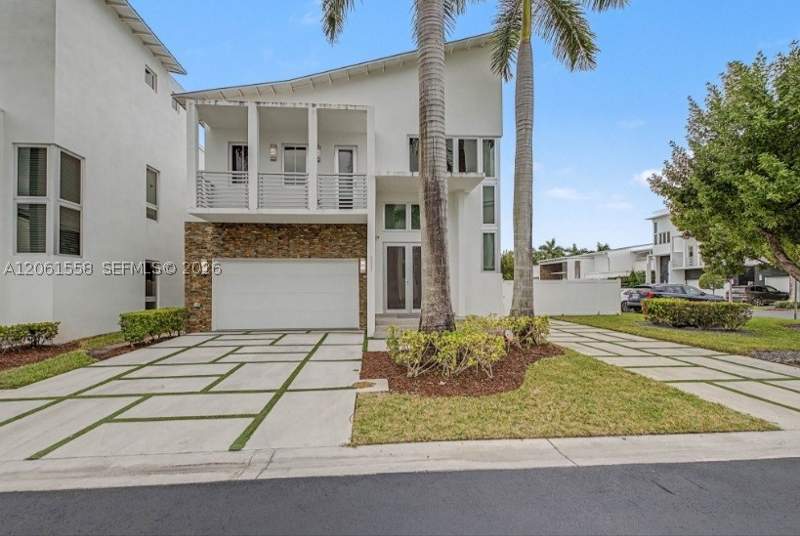 5 bedroom SingleFamilyResidence at 3341 NW 84th Ct, Oasis Park Square At Dora, Doral — photo 2