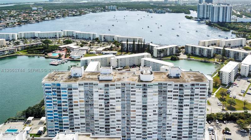 2 bedroom Condominium at 18051 Biscayne Blvd 801, Del Prado, Aventura — photo 2