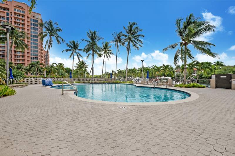 2 bedroom Condominium at 90 Edgewater Dr 501, Gables Waterway Towers Co, Coral Gables — photo 3