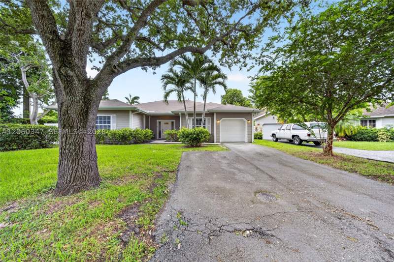 4 bedroom SingleFamilyResidence at 15166 SW 142nd Ct, COUNTRY WALK SEC 4, Miami — photo 3