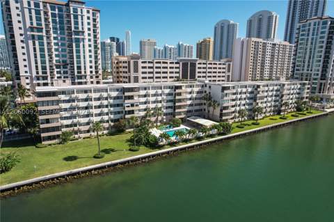 220 Kings Point Dr 211, Sunny Isles Beach FL - photo 19 of 24