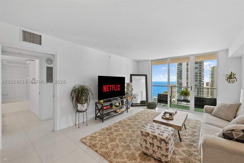 1 bedroom Condominium at 1155 Brickell Bay Dr 2005, The Mark On Brickell Cond, Miami — photo 3