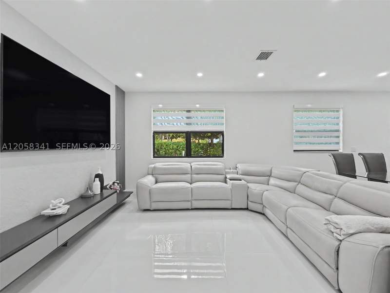 5 bedroom SingleFamilyResidence at 589 SE 35th Ter, Baywinds At Cozumel, Homestead — photo 5