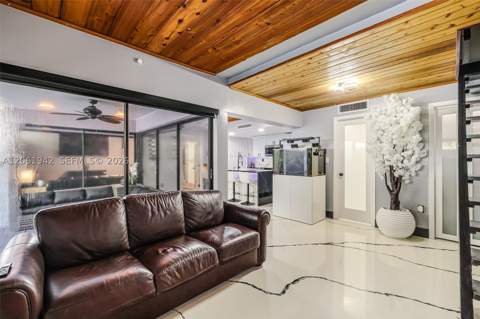 6402 Windmill Gate Rd, Miami Lakes FL - photo 13 of 59
