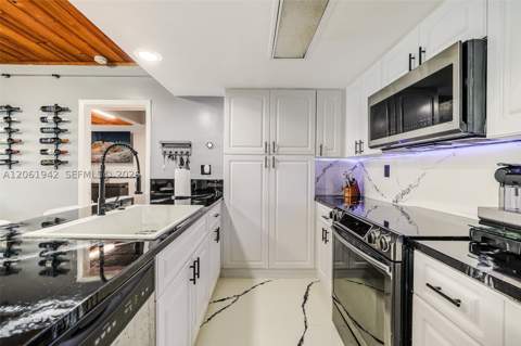 6402 Windmill Gate Rd, Miami Lakes FL - photo 7 of 59