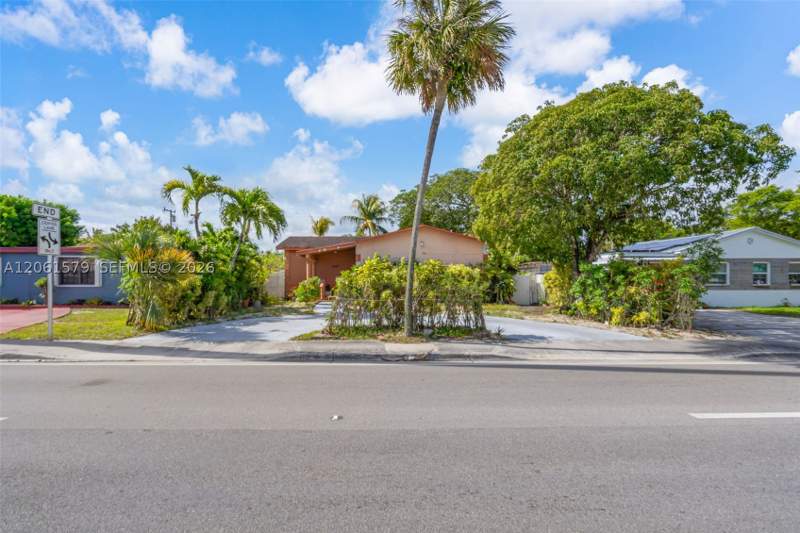 3 bedroom SingleFamilyResidence at 1320 NE 135th St, Kenmar Sub, North Miami — photo 2