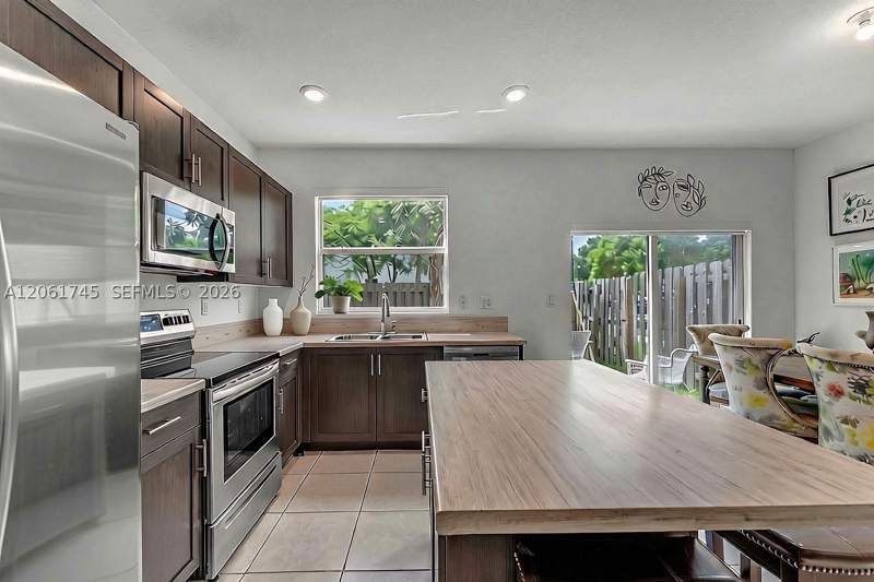 3 bedroom Townhouse at 2660 SE 15th St, Homestead Park Of Commerc, Homestead — photo 3