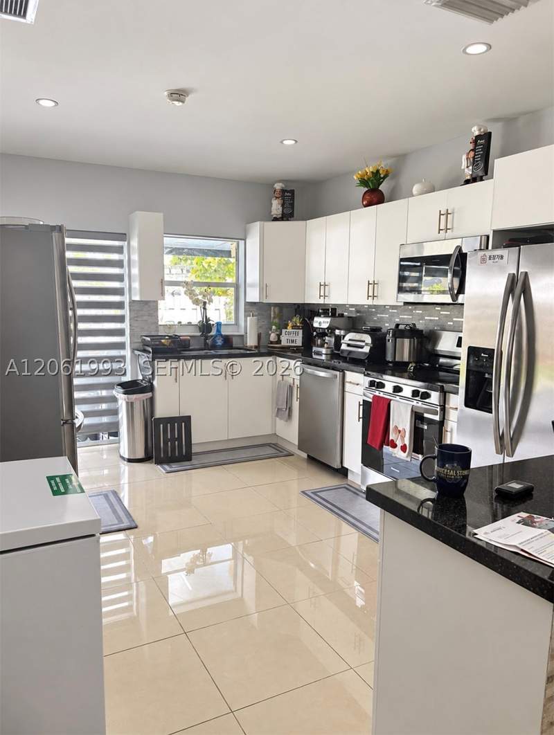 4 bedroom SingleFamilyResidence at 19324 SW 120th Ave, Lime Grove Estates Sec 2, Miami — photo 2