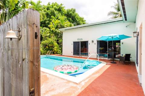 9920 Pan American Dr, Cutler Bay FL - photo 10 of 32