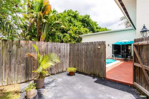 9920 Pan American Dr, Cutler Bay FL - photo 11 of 32
