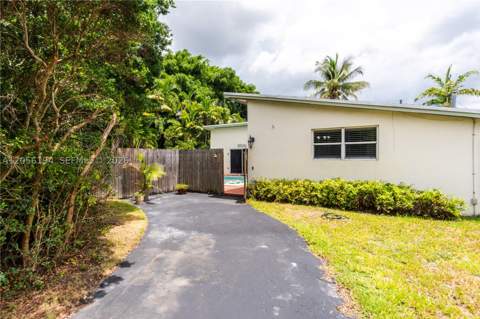 9920 Pan American Dr, Cutler Bay FL - photo 14 of 32