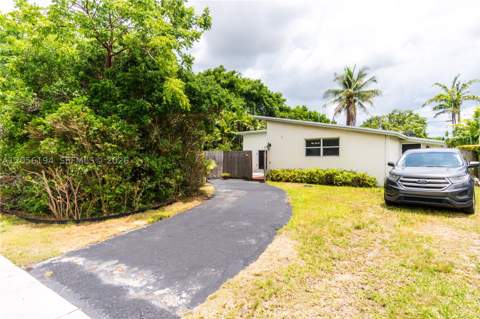 9920 Pan American Dr, Cutler Bay FL - photo 18 of 32