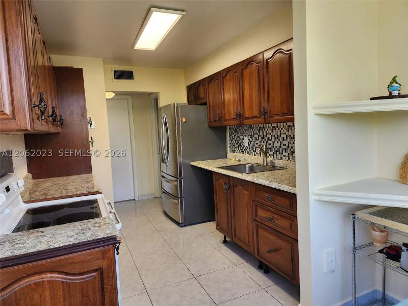 1 bedroom Condominium at 250 180th Dr 301, Caribbean Breeze Condo, Sunny Isles Beach — photo 3