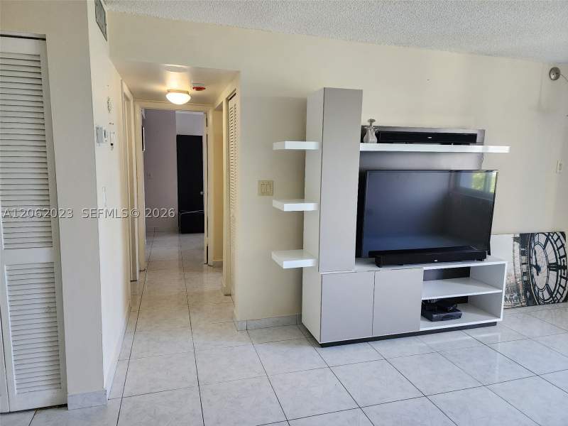 1 bedroom Condominium at 250 180th Dr 301, Caribbean Breeze Condo, Sunny Isles Beach — photo 4