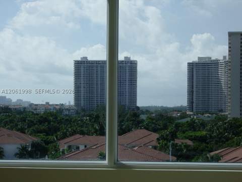 3000 NE 188th St 603, Aventura FL - photo 8 of 13