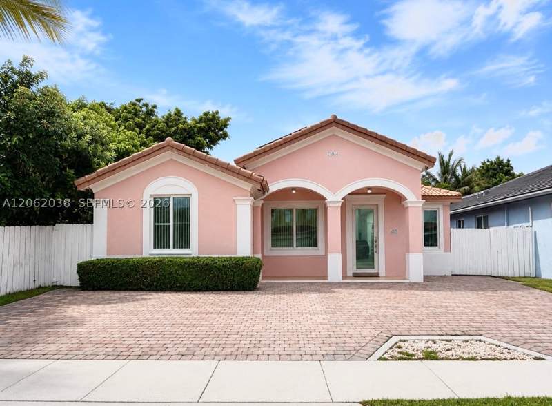 4 bedroom SingleFamilyResidence at 24044 SW 109th Path, Bluewaters Subdivision, Homestead — photo 2