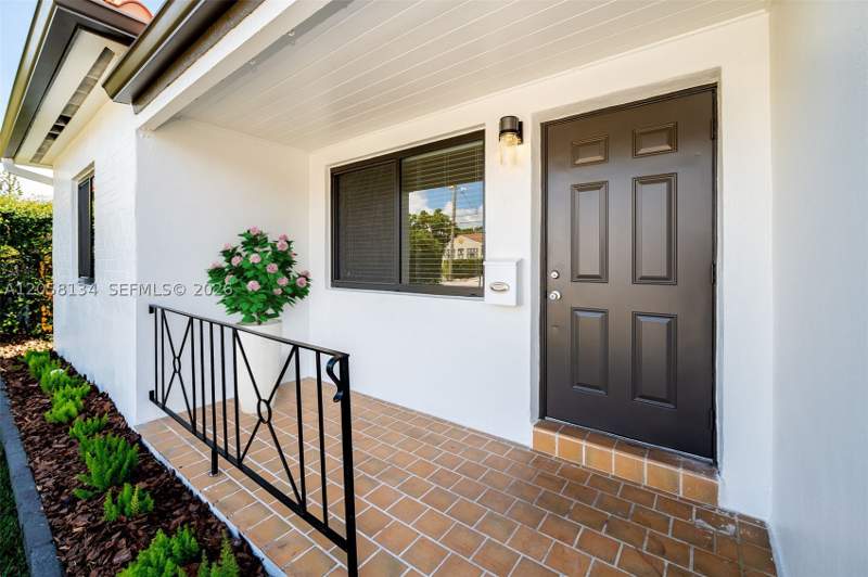 3 bedroom SingleFamilyResidence at 2340 SW 16th St, Vedado, Miami — photo 2