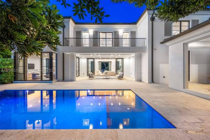 5 bedroom SingleFamilyResidence at 1220 S Alhambra Cir, Coral Waterway, Coral Gables — photo 3