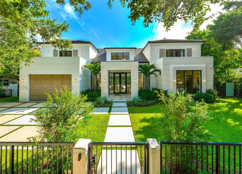 5 bedroom SingleFamilyResidence at 1220 S Alhambra Cir, Coral Waterway, Coral Gables — photo 4