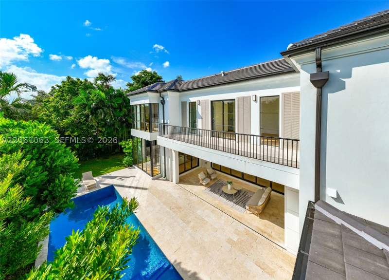5 bedroom SingleFamilyResidence at 1220 S Alhambra Cir, Coral Waterway, Coral Gables — photo 5