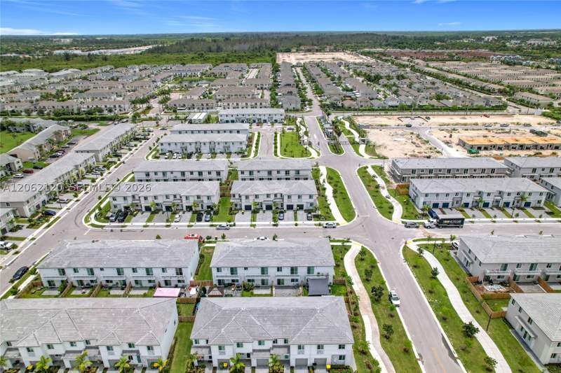 3 bedroom Townhouse at 716 SE 14th St, Terra Sol, Homestead — photo 3