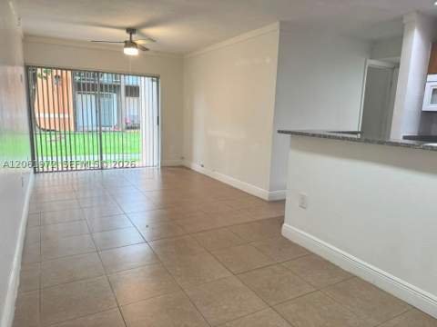 9473 SW 76th St P1, Miami FL - photo 6 of 11