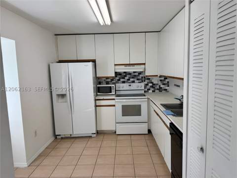 14700 SW 139th Ave 4-40, Miami FL - photo 10 of 17