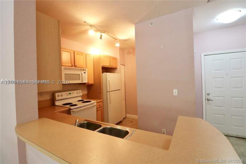 1 bedroom Condominium at 6001 SW 70th St 117, Valencia Condo, South Miami — photo 2