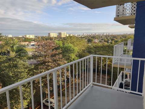 4550 NW 9th St 706E, Miami FL - photo 8 of 49