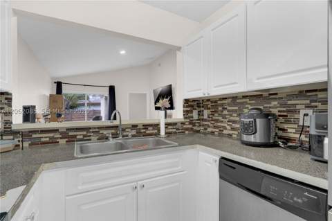 949 SW 7th Pl, Florida City FL - photo 19 of 38