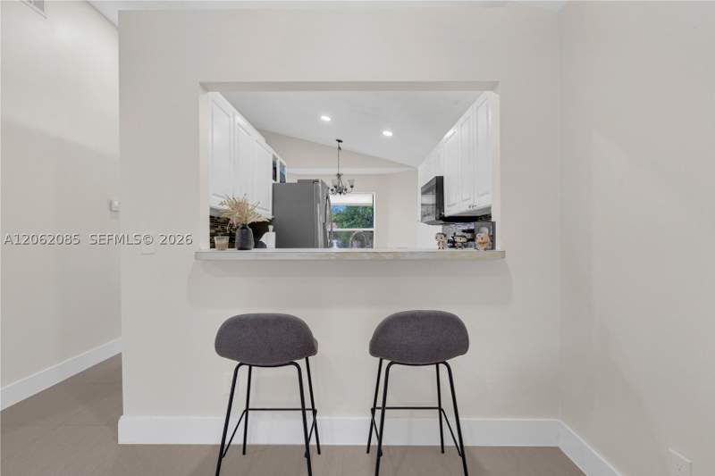 3 bedroom SingleFamilyResidence at 949 SW 7th Pl, Villas Of Palm Bay, Florida City — photo 4