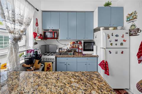 836 10th St 8, Miami Beach FL - photo 12 of 31