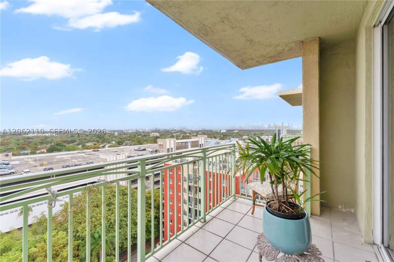 2 bedroom Condominium at 3500 Coral Way Ph-10, Coral Plaza Of Miami Cond, Miami — photo 3