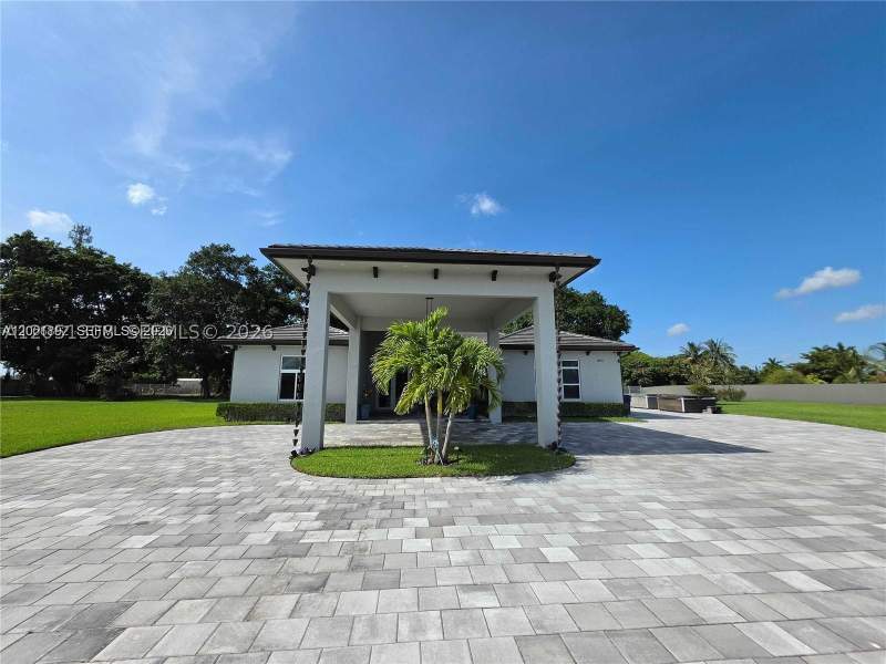 5 bedroom SingleFamilyResidence at 17575 SW 280 Th St, The Redlands Sec 4, Homestead — photo 3