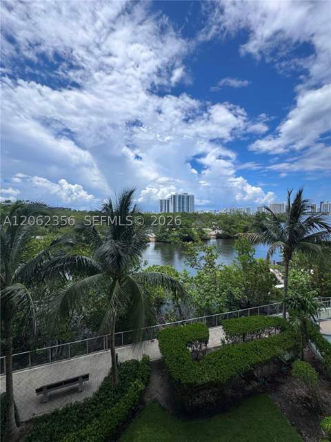 16385 Biscayne Blvd 305, North Miami Beach FL - photo 6 of 43