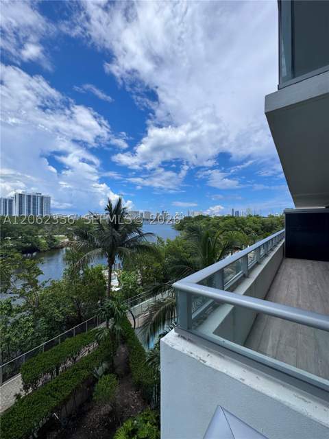 16385 Biscayne Blvd 305, North Miami Beach FL - photo 7 of 43